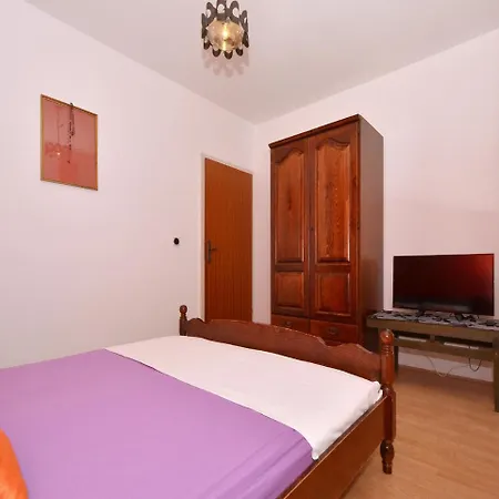 Josipa * Τρογκίρ