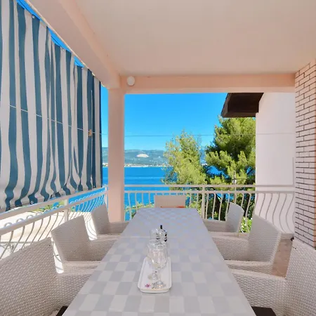 Josipa * Τρογκίρ