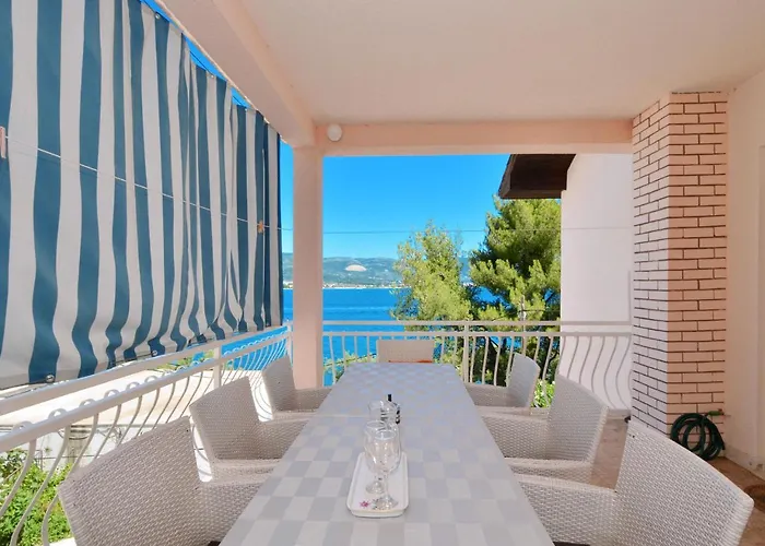 Josipa * 特罗吉尔